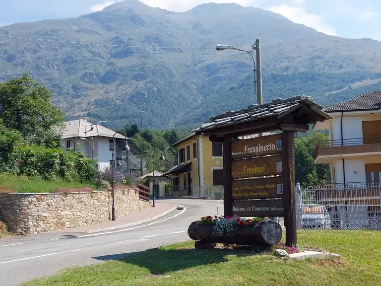 In bici a Frassinetto: dai pedali al cielo, sulle ali del Gran Paradiso