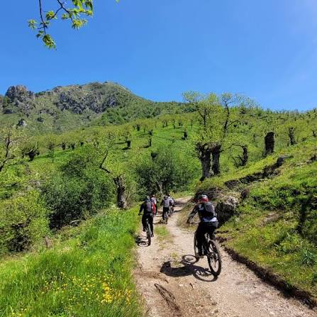 In bici a Frassinetto: dai pedali al cielo, sulle ali del Gran Paradiso